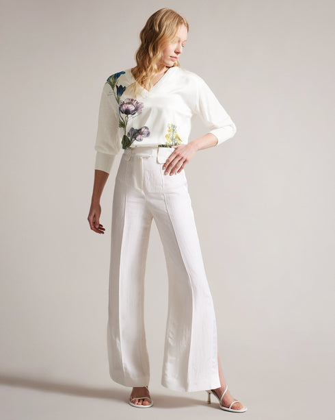 RAILI-Knitwear-Luxury and loungewear collide in the RAILI jumper. Featuring a relaxed fit in a breathable cotton and linen blend, the true standout of this piece is the floral satin front. Perfect for a day out with friends or a casual date, it offers both comfort and style. Jumper Botanical bouquet print Satin front Cotton and linen blend V-neck 3/4 length sleeves Round hem Jara is 5'10.5" / 1.79cm and wears White in a Ted size 1- Ted Baker Romania